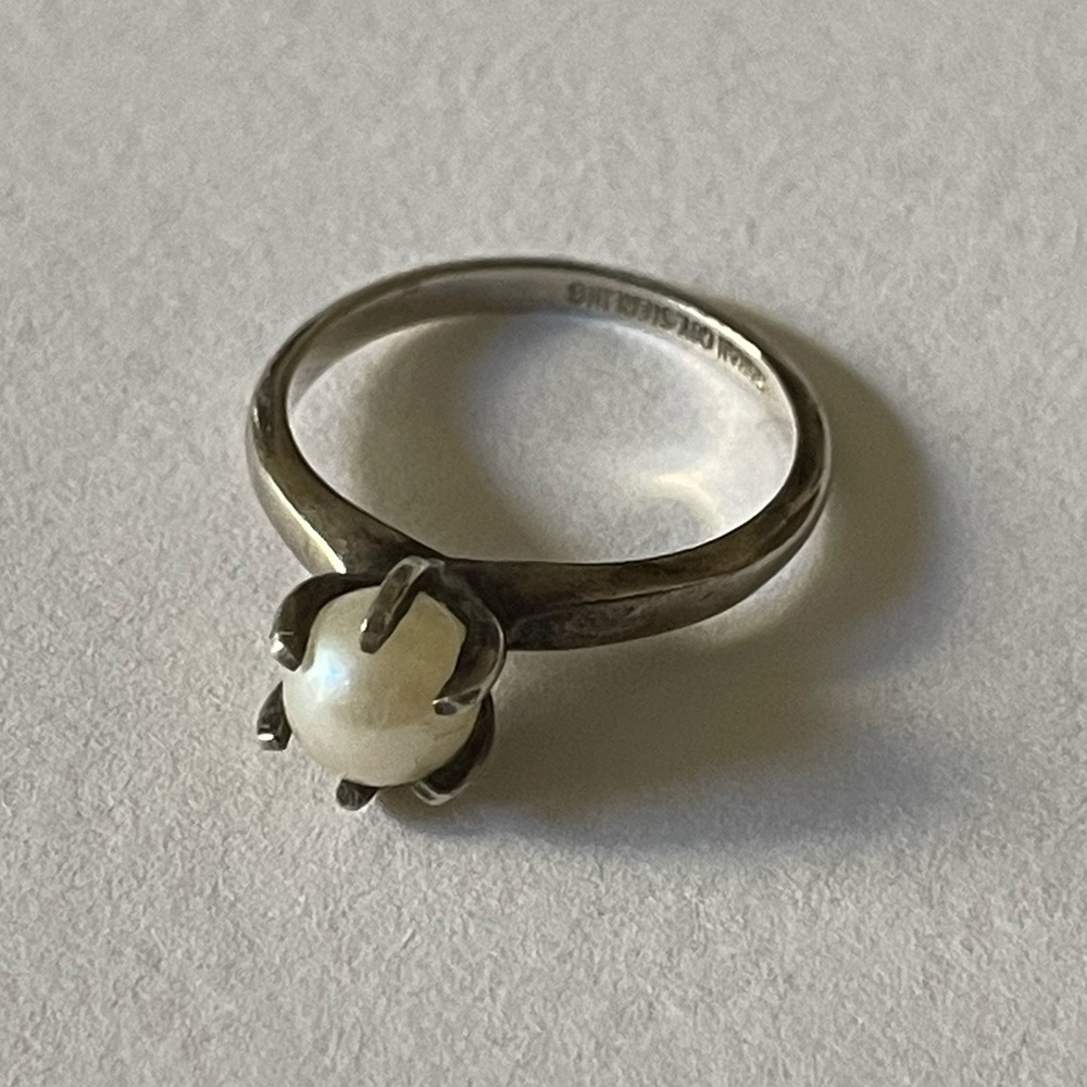 Vintage 925 Sarah Coventry Sterling Silver White Pearl Solitaire Ring w prongs